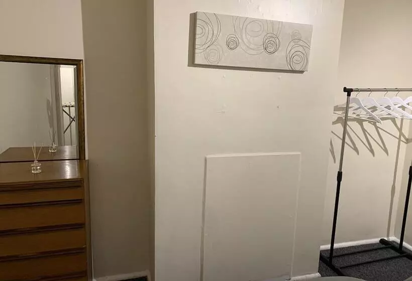 Residenssi Lovely Contractor/family House London