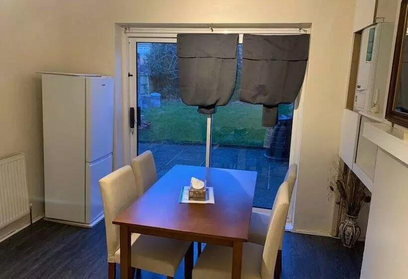 Residenssi Lovely Contractor/family House London