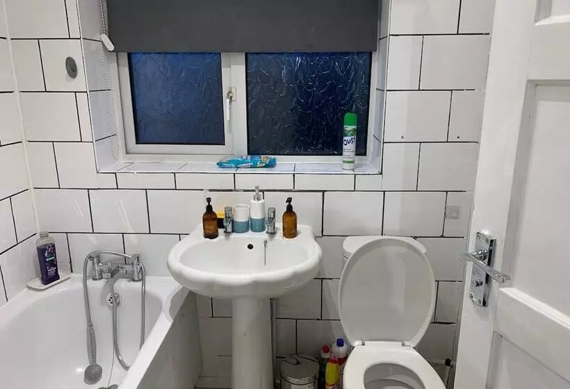 Residenssi Lovely Contractor/family House London