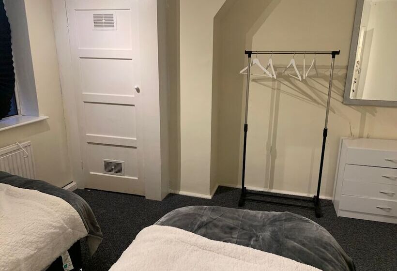 إقامة Lovely Contractor/family House London