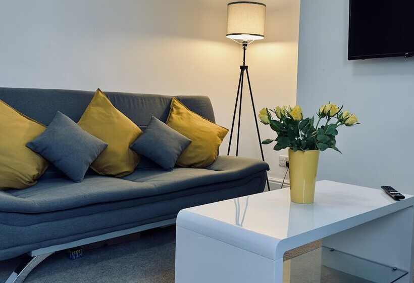 اقامتگاه Stylish House In Sheffield