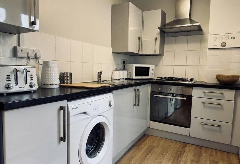 اقامتگاه Stylish House In Sheffield