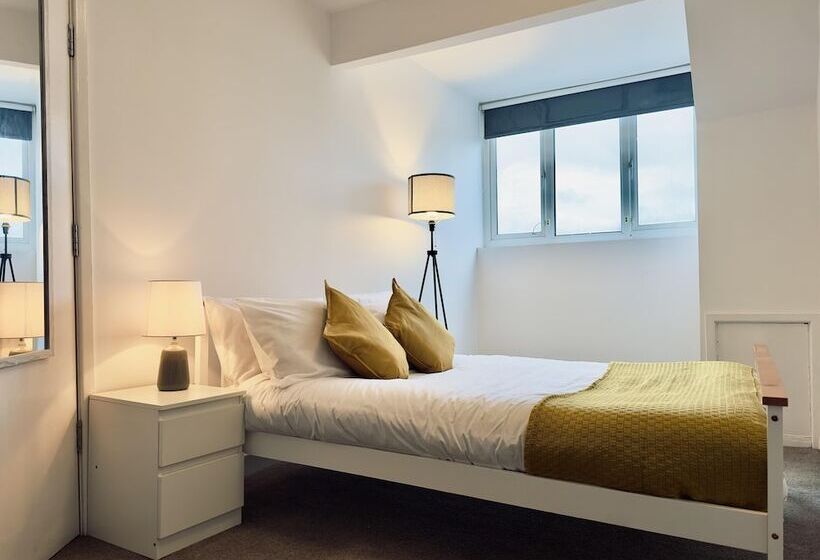 اقامتگاه Stylish House In Sheffield