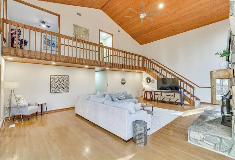 Secluded Blue Ridge Retreat On 4 Acres!