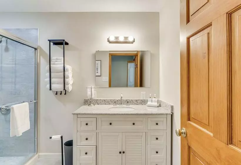 Secluded Blue Ridge Retreat On 4 Acres!