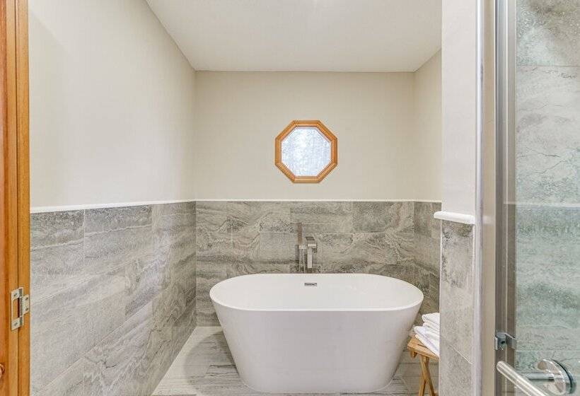 Secluded Blue Ridge Retreat On 4 Acres!