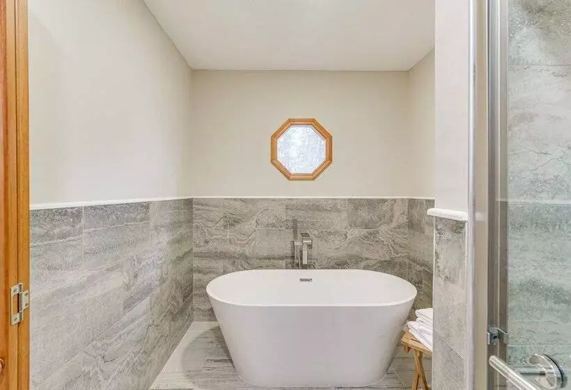 Secluded Blue Ridge Retreat On 4 Acres!