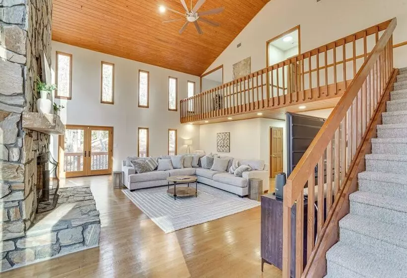 Secluded Blue Ridge Retreat On 4 Acres!