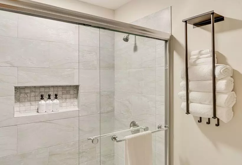 Secluded Blue Ridge Retreat On 4 Acres!