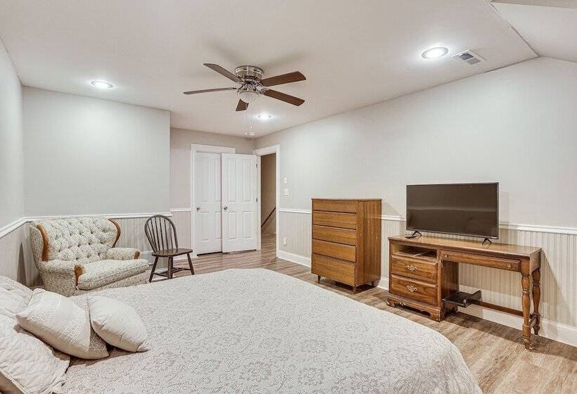 Shelbyville Home On To The Bourbon Trail!