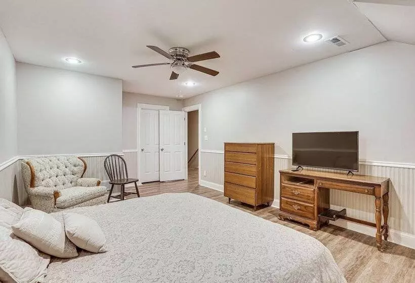 Shelbyville Home   On To The Bourbon Trail!