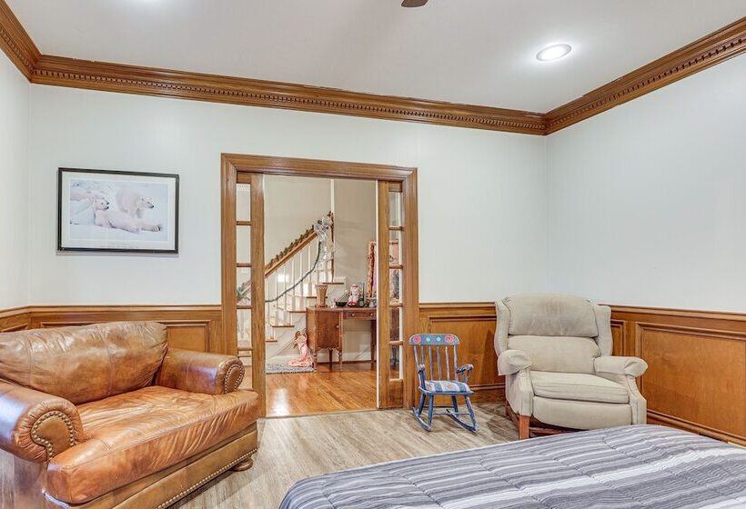 Shelbyville Home On To The Bourbon Trail!