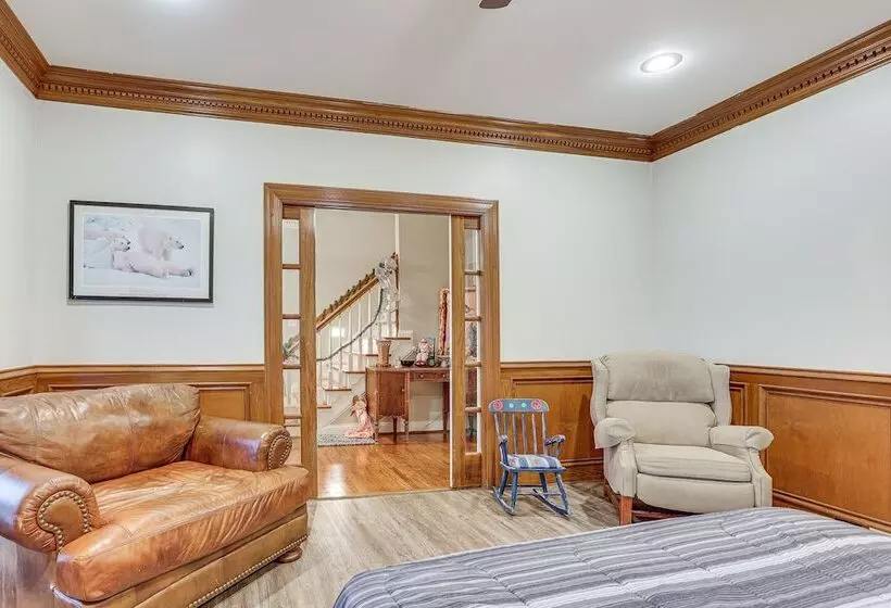 Shelbyville Home   On To The Bourbon Trail!