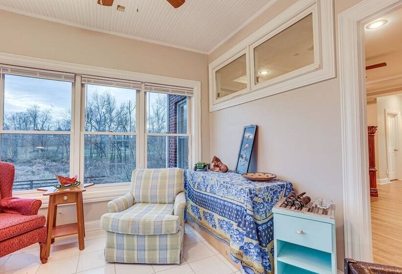 Shelbyville Home On To The Bourbon Trail!