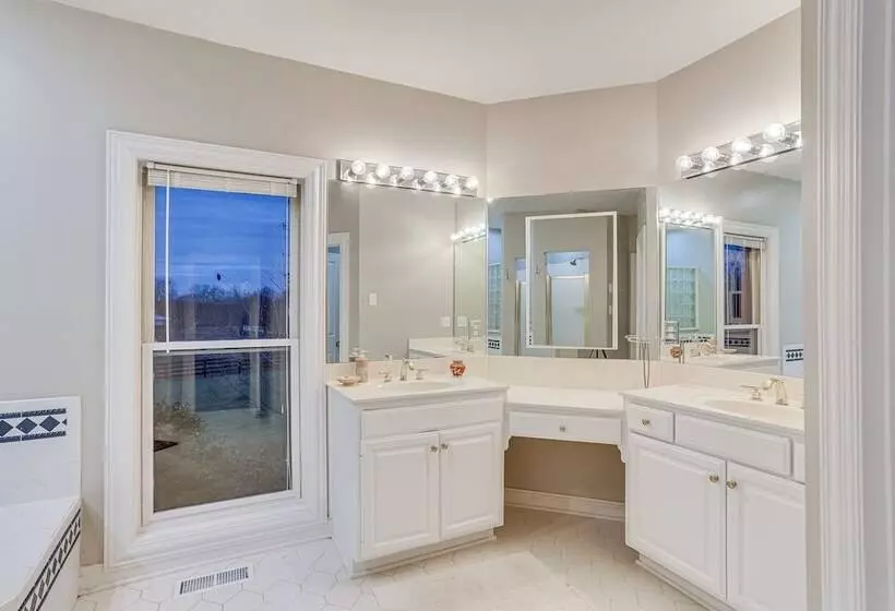 Shelbyville Home   On To The Bourbon Trail!