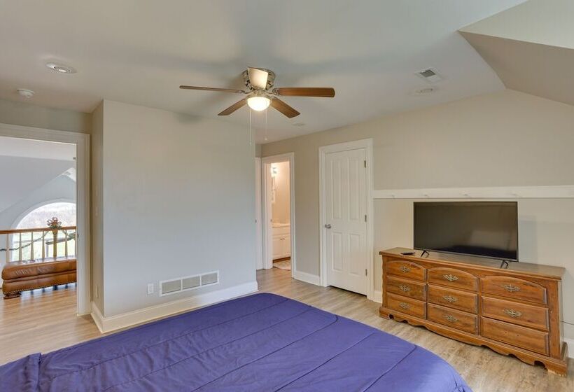 Shelbyville Home On To The Bourbon Trail!