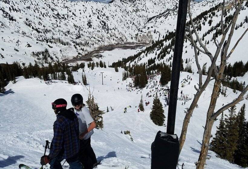 Ski Hostel Utah