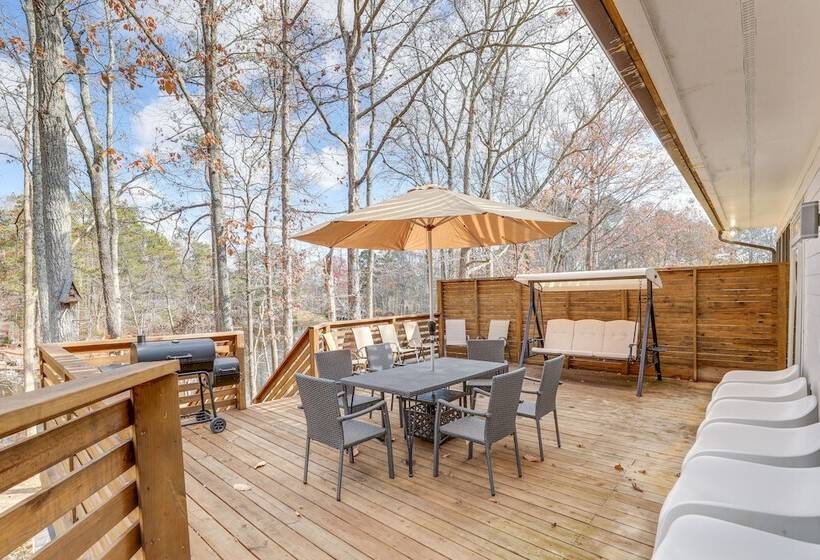 Stylish Marietta Home W/ Deck Near Truist Park!