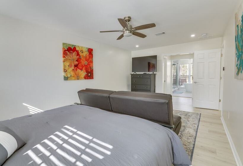 Stylish Marietta Home W/ Deck Near Truist Park!