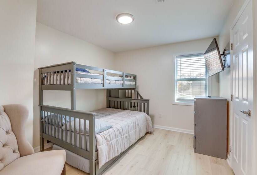 Stylish Marietta Home W/ Deck Near Truist Park!