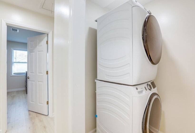 Stylish Marietta Home W/ Deck Near Truist Park!