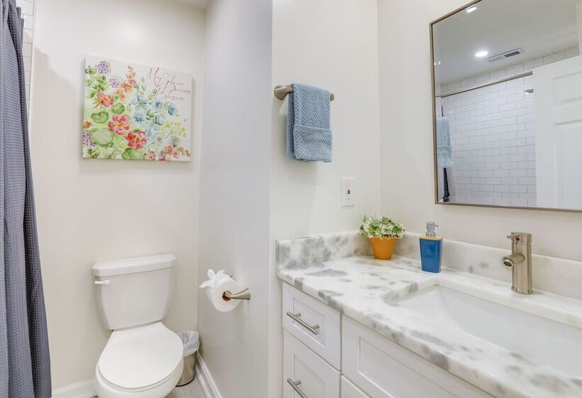 Stylish Marietta Home W/ Deck Near Truist Park!