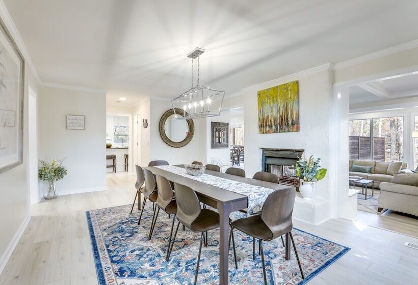 Stylish Marietta Home W/ Deck Near Truist Park!