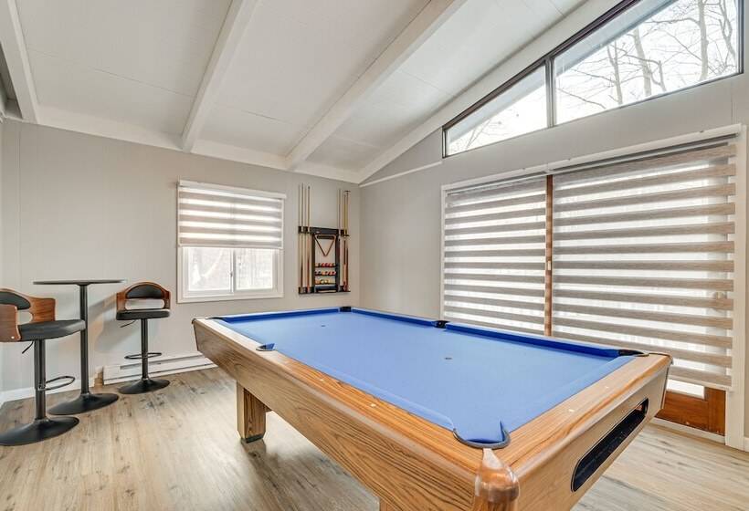 Tobyhanna Home W/ Private Hot Tub & Pool Table!