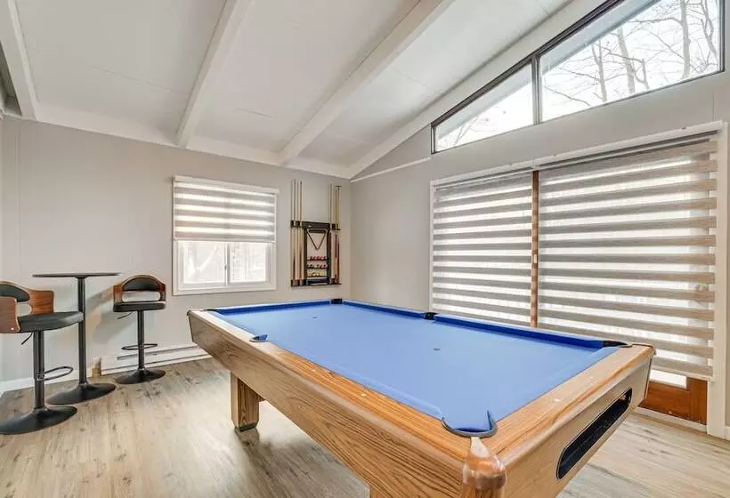Tobyhanna Home W/ Private Hot Tub & Pool Table!