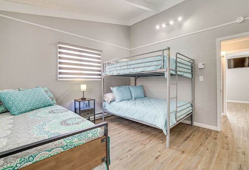 Tobyhanna Home W/ Private Hot Tub & Pool Table!