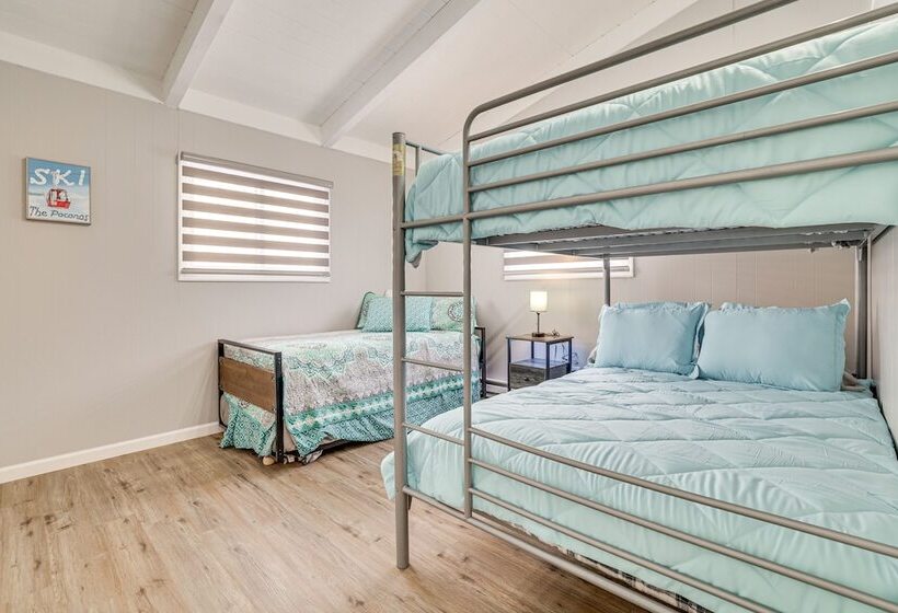 Tobyhanna Home W/ Private Hot Tub & Pool Table!