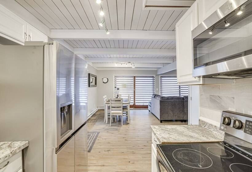 Tobyhanna Home W/ Private Hot Tub & Pool Table!