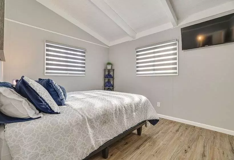 Tobyhanna Home W/ Private Hot Tub & Pool Table!