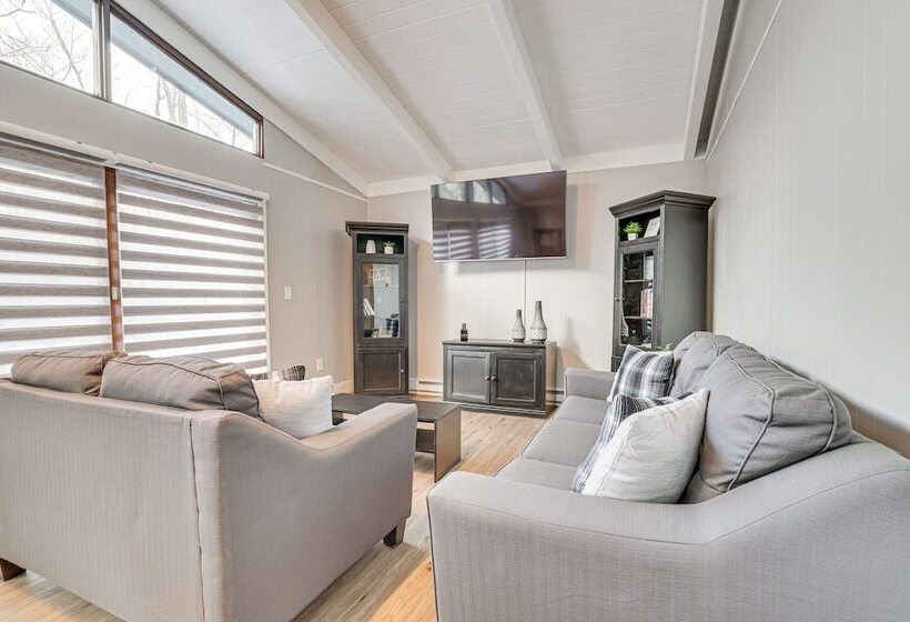 Tobyhanna Home W/ Private Hot Tub & Pool Table!