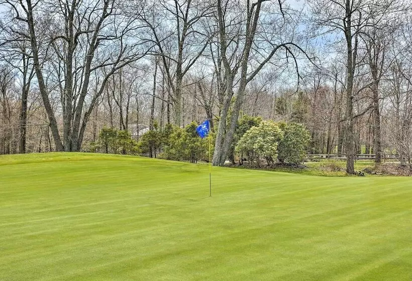 Tobyhanna Home W/ Private Hot Tub & Pool Table!