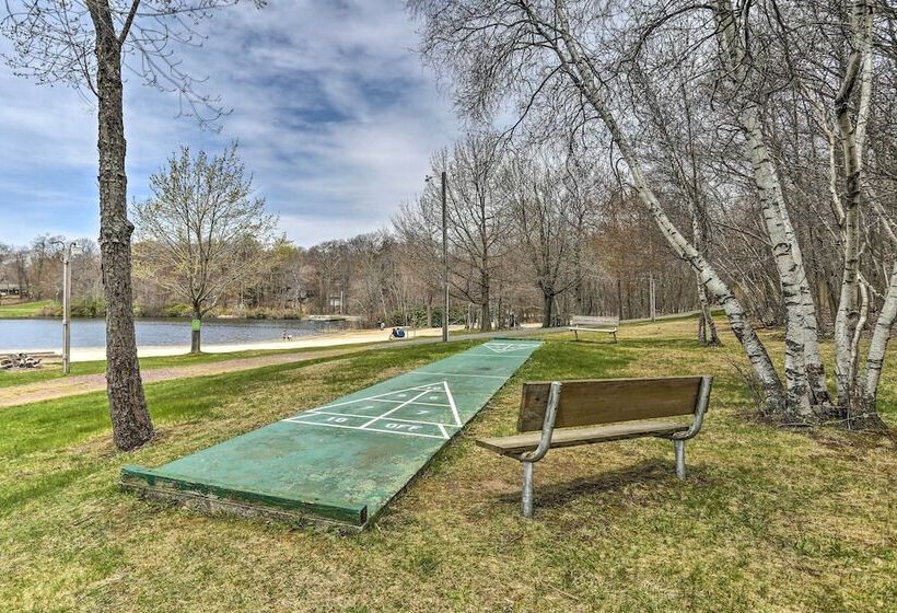 Tobyhanna Home W/ Private Hot Tub & Pool Table!