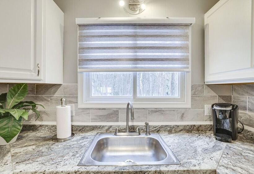 Tobyhanna Home W/ Private Hot Tub & Pool Table!