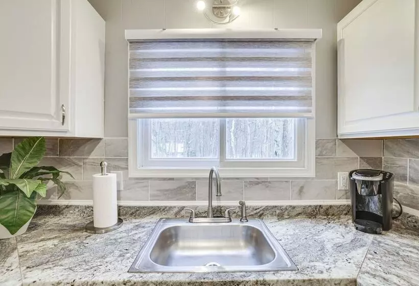 Tobyhanna Home W/ Private Hot Tub & Pool Table!