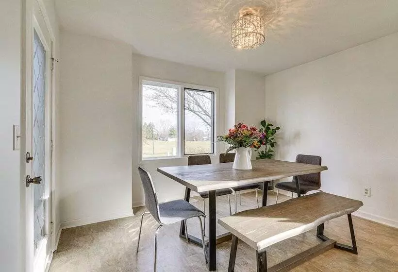 Tranquil Fort Wayne Home: 7 Mi To Downtown