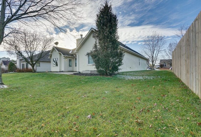 Tranquil Fort Wayne Home: 7 Mi To Downtown