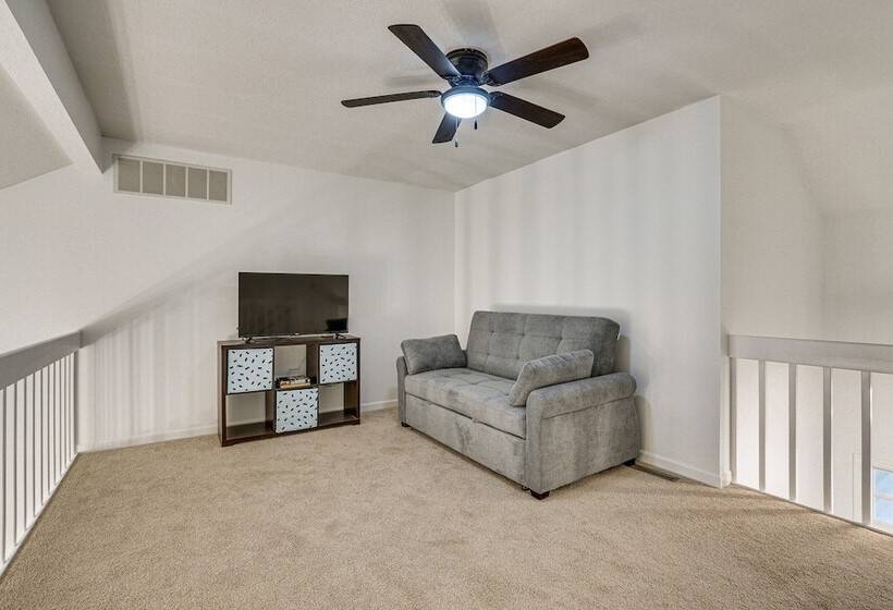 Tranquil Fort Wayne Home: 7 Mi To Downtown