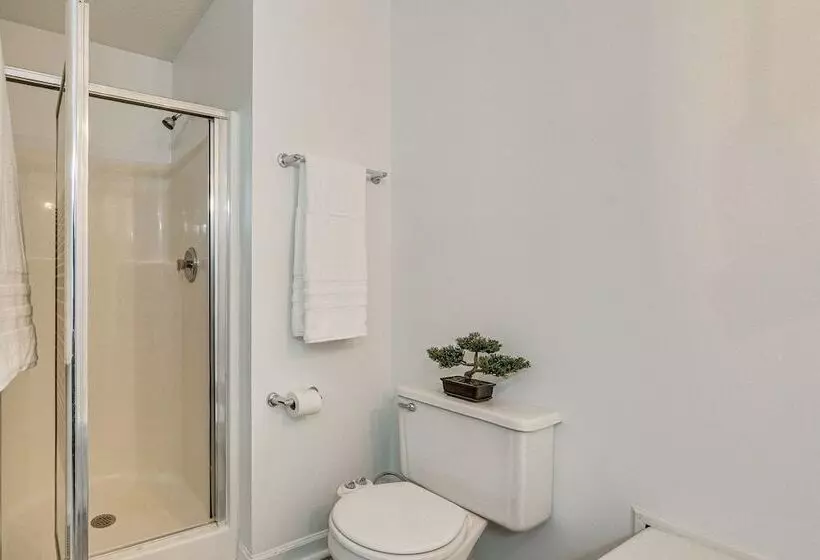 Tranquil Fort Wayne Home: 7 Mi To Downtown