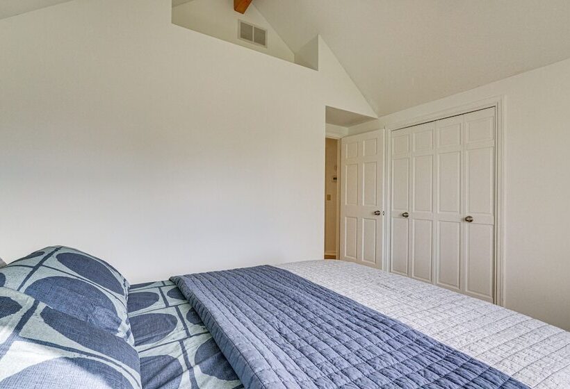 Tranquil Fort Wayne Home: 7 Mi To Downtown