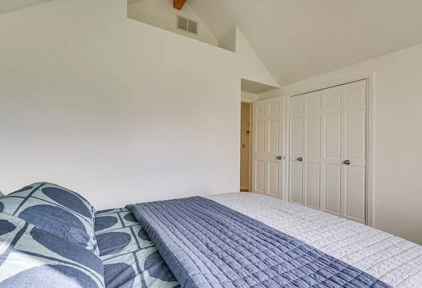 Tranquil Fort Wayne Home: 7 Mi To Downtown