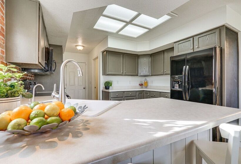 Tranquil Fort Wayne Home: 7 Mi To Downtown