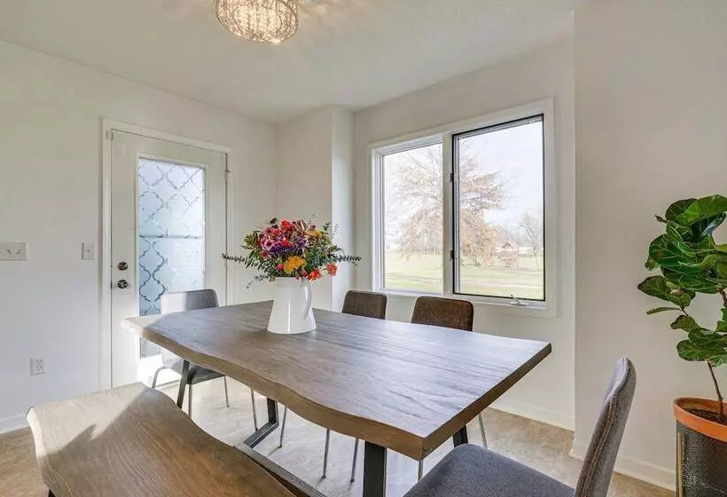 Tranquil Fort Wayne Home: 7 Mi To Downtown