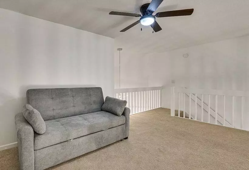 Tranquil Fort Wayne Home: 7 Mi To Downtown