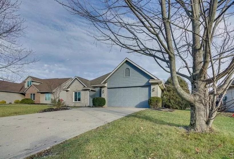 Tranquil Fort Wayne Home: 7 Mi To Downtown