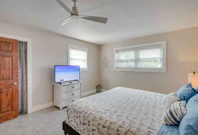 Waterfront Daytona Escape W/ Pool & Game Room!