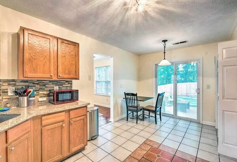 Atlanta Area Home W/ Yard ~ 2 Mi To Six Flags